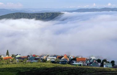 Cau Dat kasabası bulutları