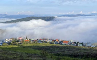 Cau Dat kasabası bulutları