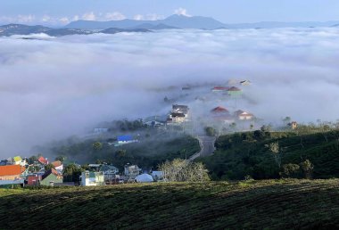 Cau Dat kasabası bulutları