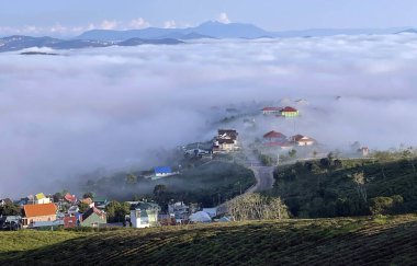Cau Dat kasabası bulutları