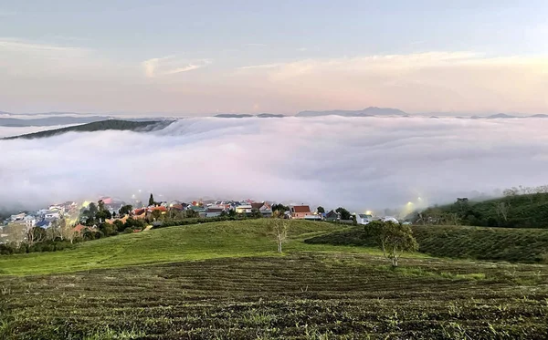 Cau Dat kasabası bulutları