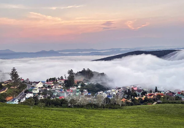 Cau Dat kasabası bulutları