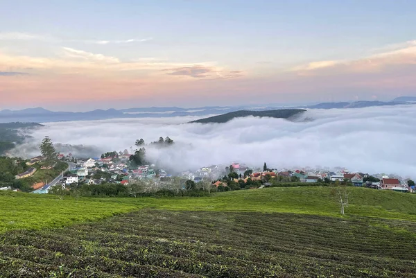 Cau Dat kasabası bulutları