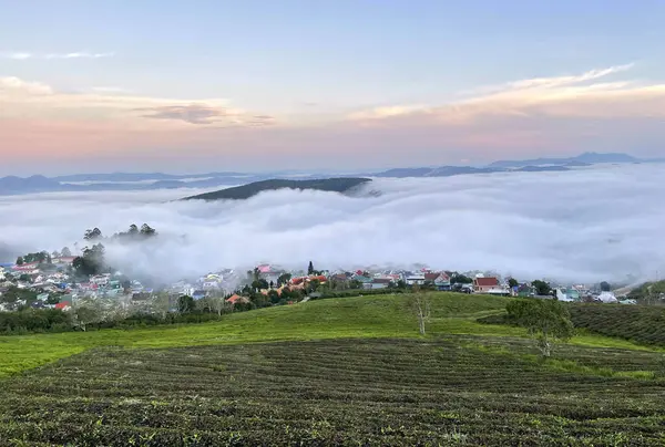 Cau Dat kasabası bulutları