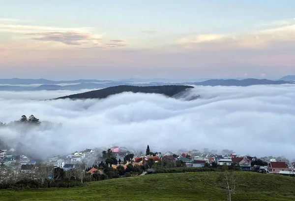 Cau Dat kasabası bulutları