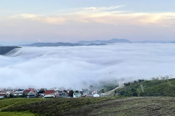 Cau Dat kasabası bulutları