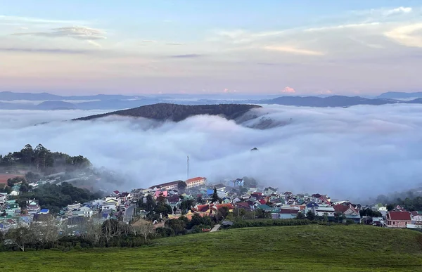 Cau Dat kasabası bulutları