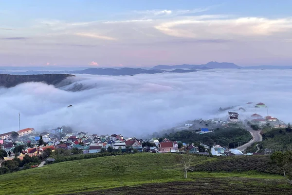 Cau Dat kasabası bulutları