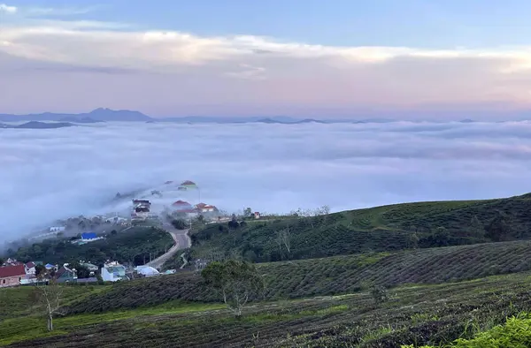 Cau Dat kasabası bulutları