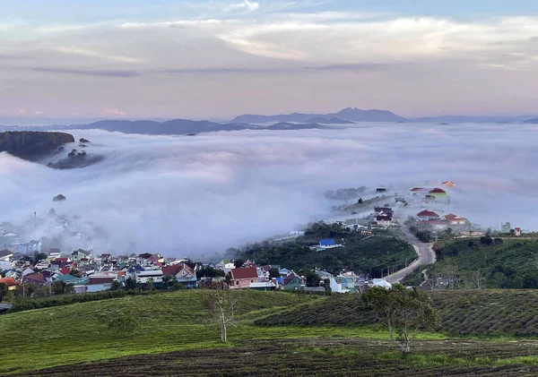 Cau Dat kasabası bulutları