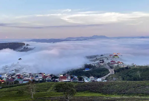 Cau Dat kasabası bulutları