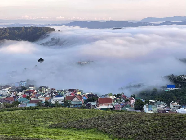 Cau Dat kasabası bulutları