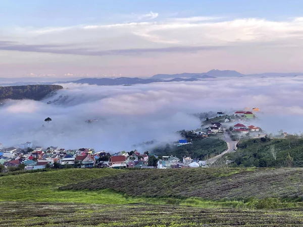 Cau Dat kasabası bulutları