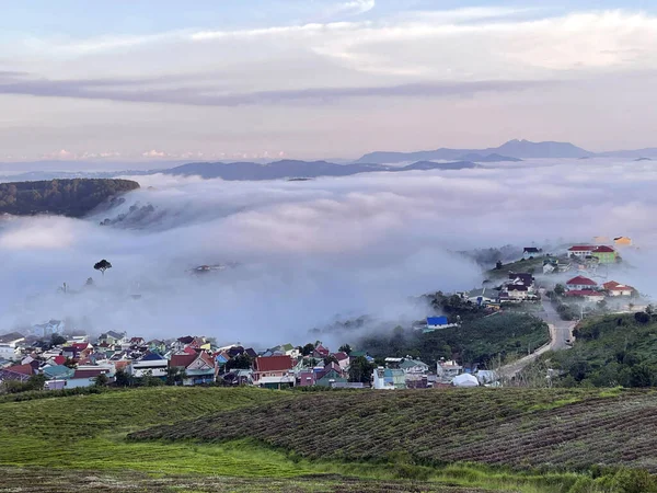Cau Dat kasabası bulutları
