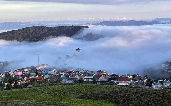 Cau Dat kasabası bulutları