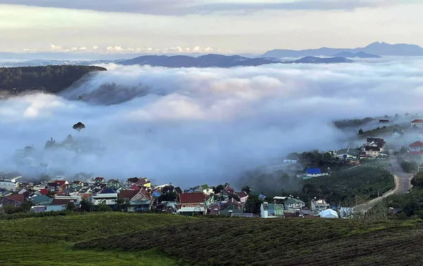 Cau Dat kasabası bulutları