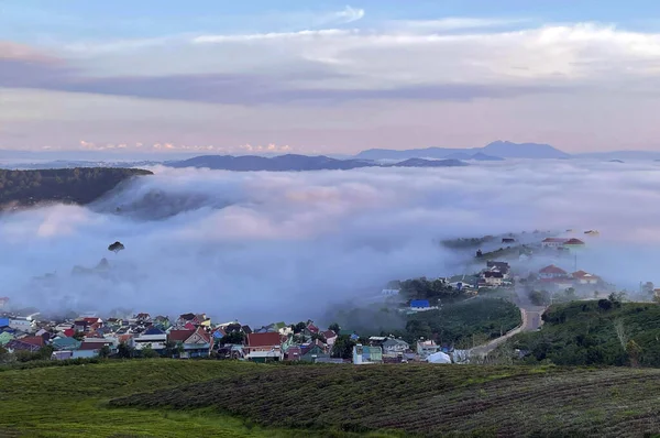 Cau Dat kasabası bulutları
