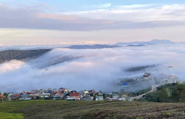 Cau Dat kasabası bulutları