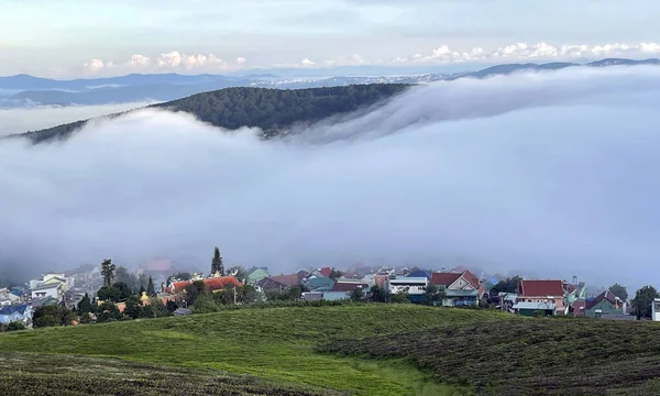 Cau Dat kasabası bulutları