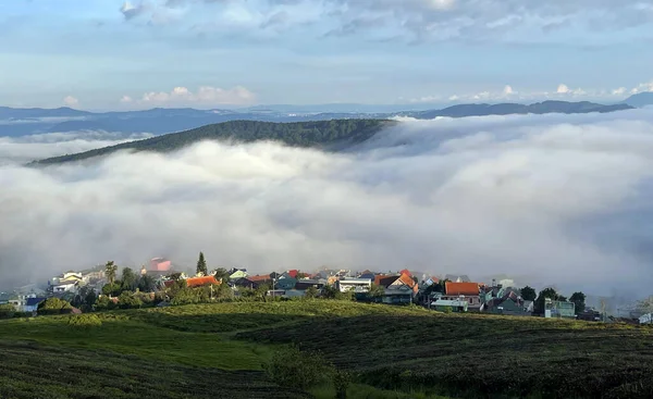 Cau Dat kasabası bulutları