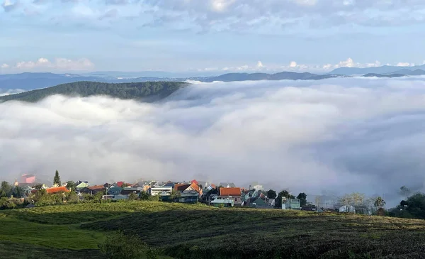 Cau Dat kasabası bulutları