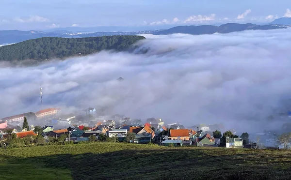 Cau Dat kasabası bulutları