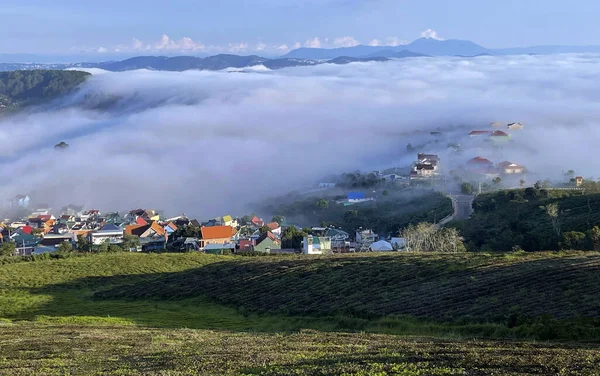 Cau Dat kasabası bulutları