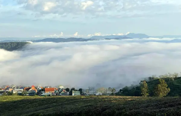 Cau Dat kasabası bulutları
