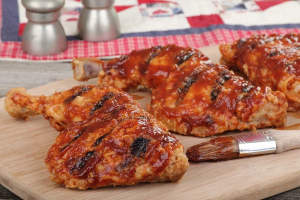 Cuartos de pollo Bbq — Foto de Stock