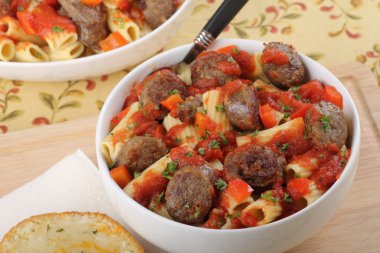 sosisleri ve makarna