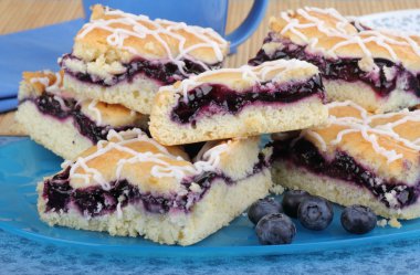 yığılmış blueberry barlar