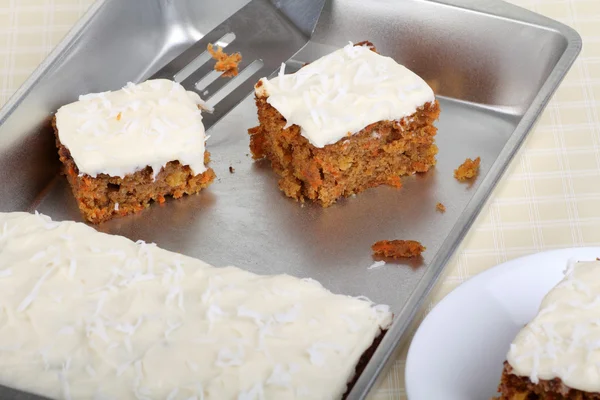 Stücke vom Karottenkuchen — Stockfoto