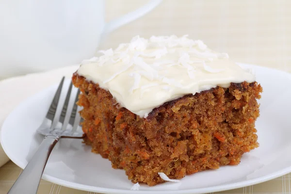 Kawałek ciasta marchewkowego — Zdjęcie stockowe