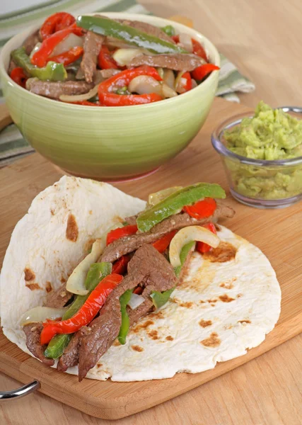 Förbereda beef fajitas — Stockfoto