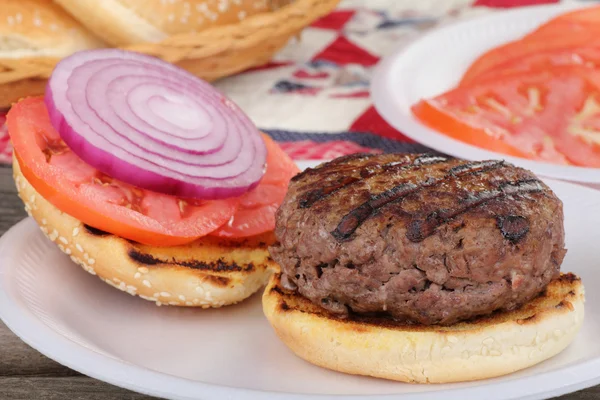 Grillad hamburgare — Stockfoto