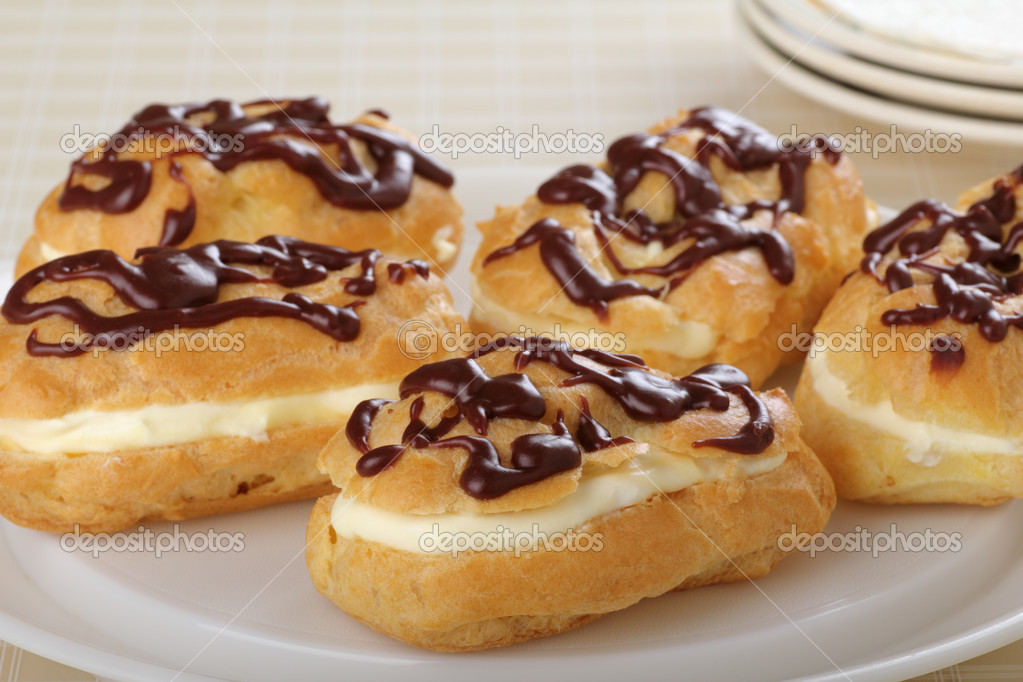 巧克力泡芙 — 图库照片08chasbrutlag#34944627
