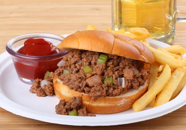 Churrasco Sanduíche e batatas fritas — Fotografia de Stock