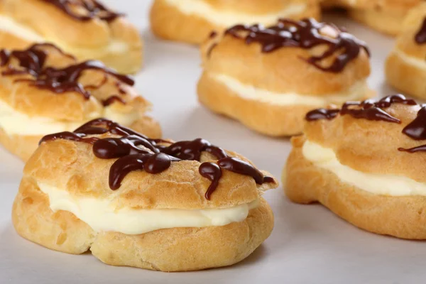 Gebackene Eclairs — Stockfoto