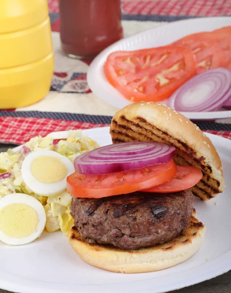 Hamburguesa a la parrilla — Foto de Stock