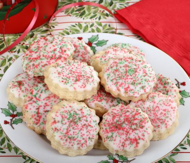 Bir tabak Noel kurabiyesi.