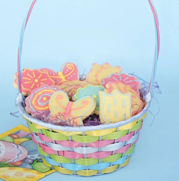 Печенье с цветами и бабочками — стоковое фото