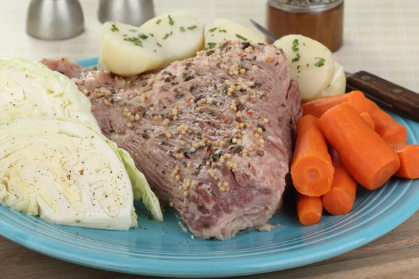 Corned Beef und Kohl Abendessen — Stockfoto