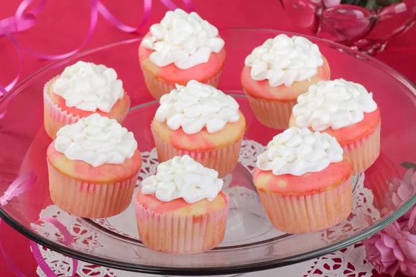 Cupcakes på en tallrik — Stockfoto