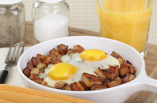 Colazione con uova e patate — Foto Stock