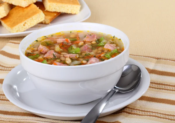 Шинка і квасолевий суп — стокове фото