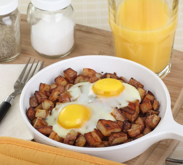 Fried Eggs and Potatoes — Stock Photo, Image