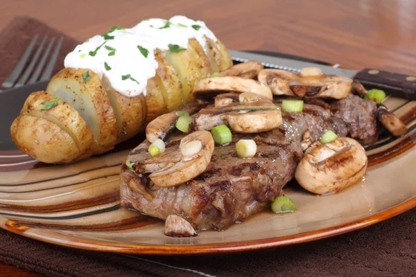 Steak und Kartoffeln — Stockfoto