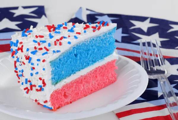 赤白と青のケーキ — ストック写真
