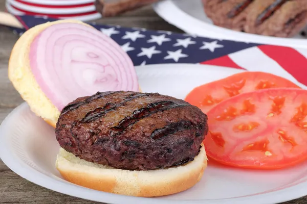 Burger americano grelhado — Fotografia de Stock