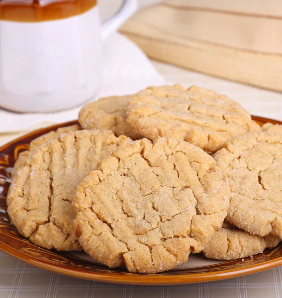 Teller mit Erdnussbutter-Keksen — Stockfoto